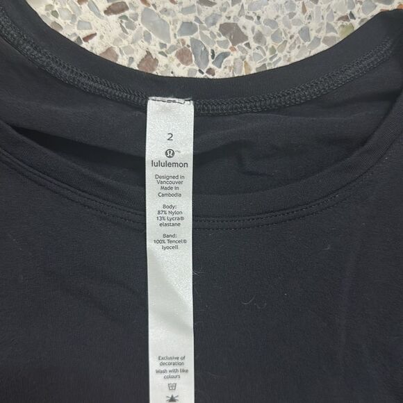 Lululemon black back in action long sleeve shirt top 2 - Picture 4 of 8